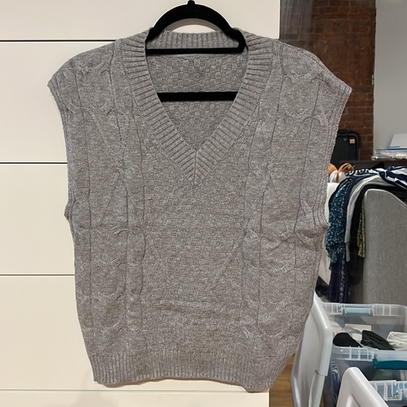 Gray Knit Sweater Vest - Picture 4 of 6